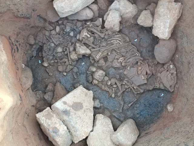 Ανακαλύφθηκαν ανθρώπινα οστά μέσα σε πιθάρι στη Ραφήνα (φώτο)