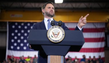 Τζ.Ντι Βανς: «Οι Ευρωπαίοι να πάρουν στα σοβαρά τον Τραμπ για την Γροιλανδία»