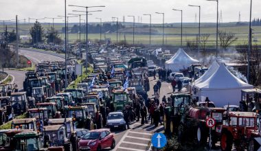 Αγροτικά μπλόκα: «Αναφορές περί ολικής διακοπής της κυκλοφορίας είναι ανακριβείς» λέει η ΕΛ.ΑΣ.