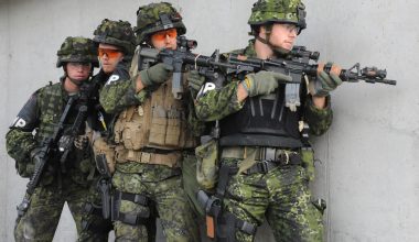 Η Δανία απελευθέρωσε τους κανόνες εμπλοκής για Γροιλανδία: «Αν οι Αμερικανοί εισβάλουν πυροβολήστε τους»!