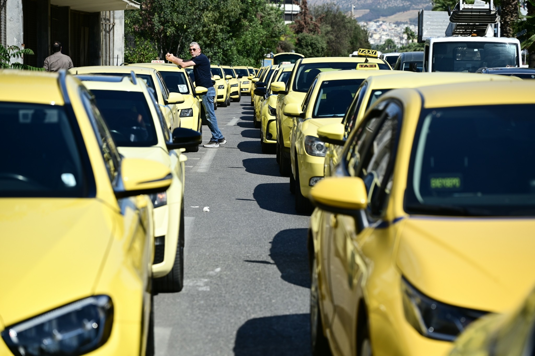 ΣΑΤΑ: Ξεκινούν επαναλαμβανόμενες 48ωρες απεργίες οι οδηγοί ταξί – Σήμερα οι τελικές αποφάσεις