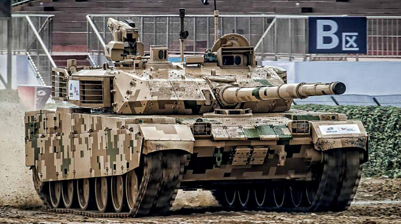 Δυσαρεστημένοι στην Ταϊλάνδη με την απόδοση των κινεζικών αρμάτων VT-4: «Καλύτερα τα Τ-55 της Καμπότζης»