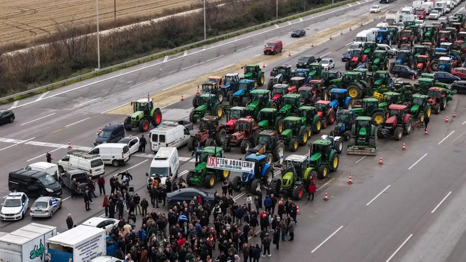 Κλιμακώνουν τις κινητοποιήσεις τους οι αγρότες μετά τις κυβερνητικές εξαγγελίες: Πού θα κοπεί τελείως η κυκλοφορία