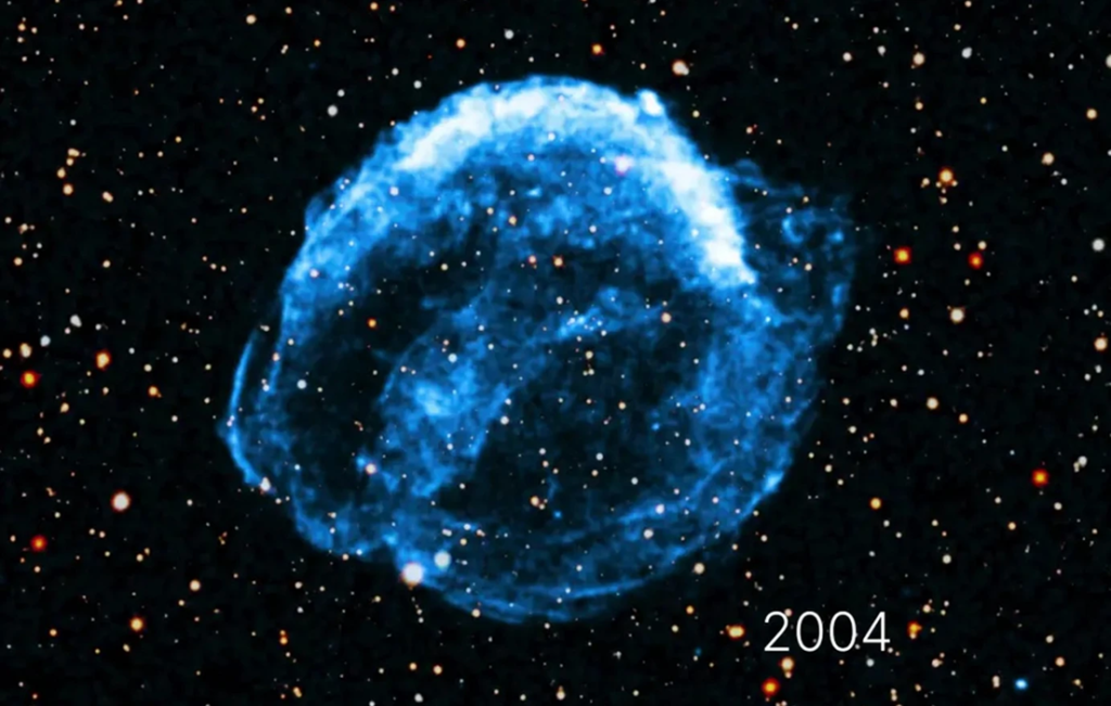 Βίντεο: Το Chandra X-ray Observatory της NASA κατέγραψε τον βίαιο θάνατο ενός άστρου σε διάστημα 25 ετών