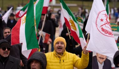 Ιράν: Πολίτης έριξε αυτοκίνητο σε αστυνομικούς (βίντεο)