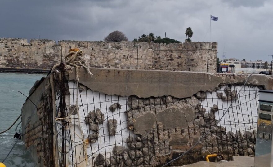 Θυελλώδεις άνεμοι έπληξαν την Κω: Έπεσαν κολώνες φωτισμού – Σοβαρές ζημιές σε επιχειρήσεις (φωτο)
