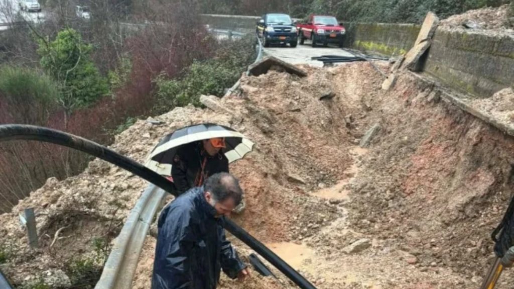 Ιωάννινα: Ανεμοστρόβιλος ξήλωσε ολόκληρη πτηνοτροφική μονάδα με 30.000 κοτόπουλα