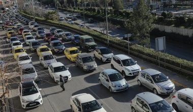 Στο «κόκκινο» η κίνηση: Δεν λειτουργούν τα φανάρια σε Μεσογείων και Κατεχάκη