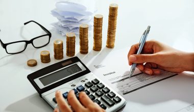 Η ΑΑΔΕ ανακοινώνει ότι κατάφερε να εισπράξει φόρους άνω των 70 δισ. ευρώ