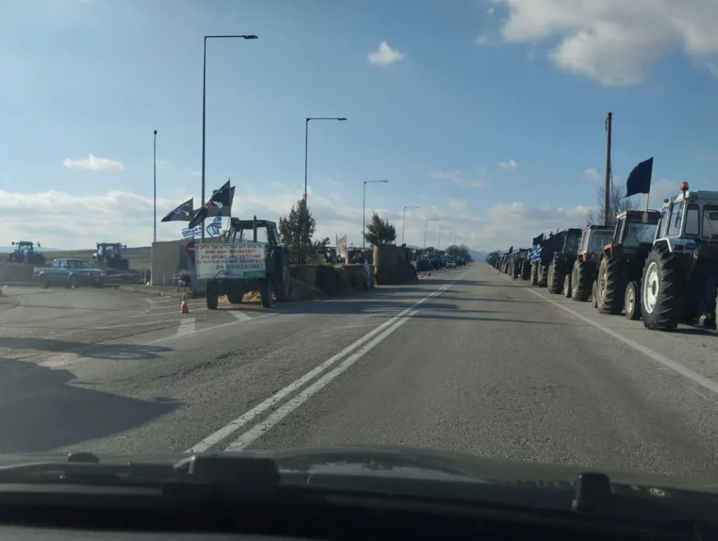Οι αγρότες διέκοψαν την οδική σύνδεση με Βουλγαρία στο Ορμένιο