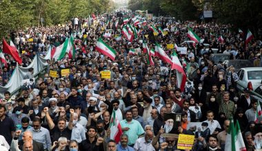 Ιράν: Δεν σταματούν οι διαδηλώσεις κατά του καθεστώτος – Χιλιάδες Ιρανοί ζητούν την επιστροφή του Σάχη