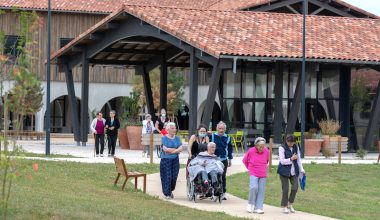 Landais Alzheimer: Αυτό είναι το μικρό χωριό όπου και οι 120 κάτοικοί του έχουν άνοια – Πού βρίσκεται