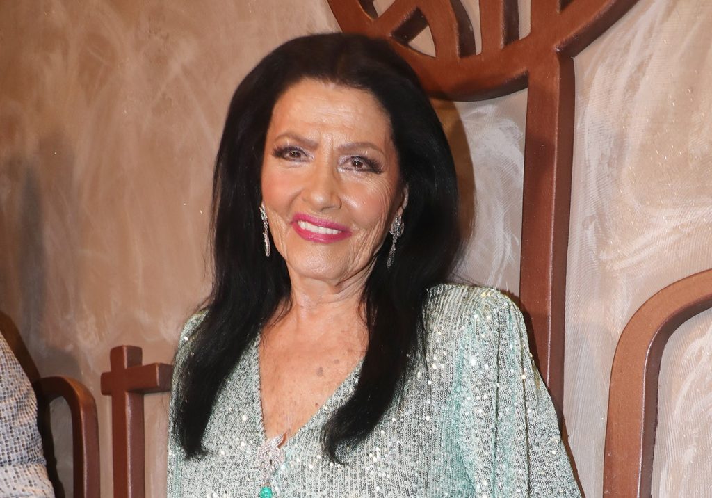 Ζ.Σαπουντζάκη: «Kάνει μία θεραπεία για τα πνευμόνια της – Είναι ευδιάθετη» λέει στενή της φίλη