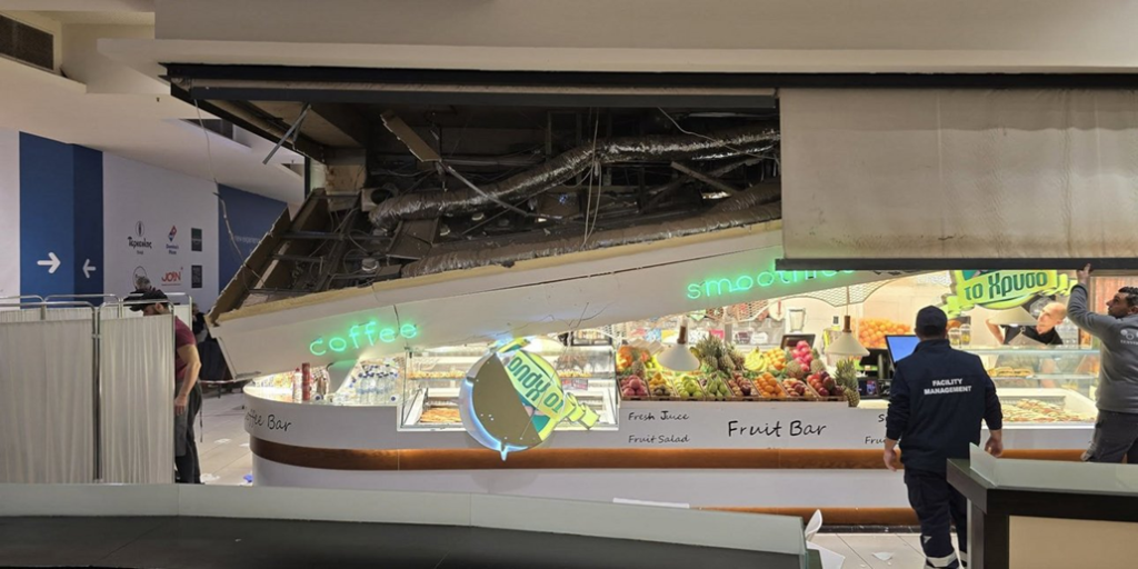 Κατέρρευσε οροφή καταστήματος στο Mediterranean Cosmos στη Θεσσαλονίκη -Τραυματίστηκε 45χρονη (βίντεο)