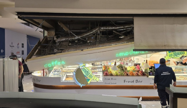 Κατέρρευσε οροφή καταστήματος στο Mediterranean Cosmos στη Θεσσαλονίκη -Τραυματίστηκε 45χρονη (βίντεο)