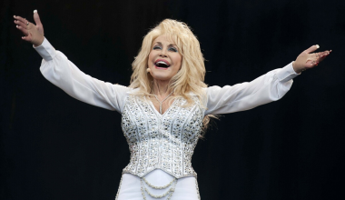 Η Ντόλι Πάρτον δεν θα παρευρεθεί στο πάρτι για τα 80ά γενέθλιά της: «Να περάσετε την καλύτερη βραδιά της ζωής σας»