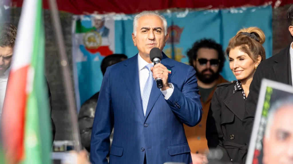 Ο εξόριστος γιος του Σάχη του Ιράν ζητά από τον λαό να κλιμακώσει τις διαδηλώσεις κατά του καθεστώτος