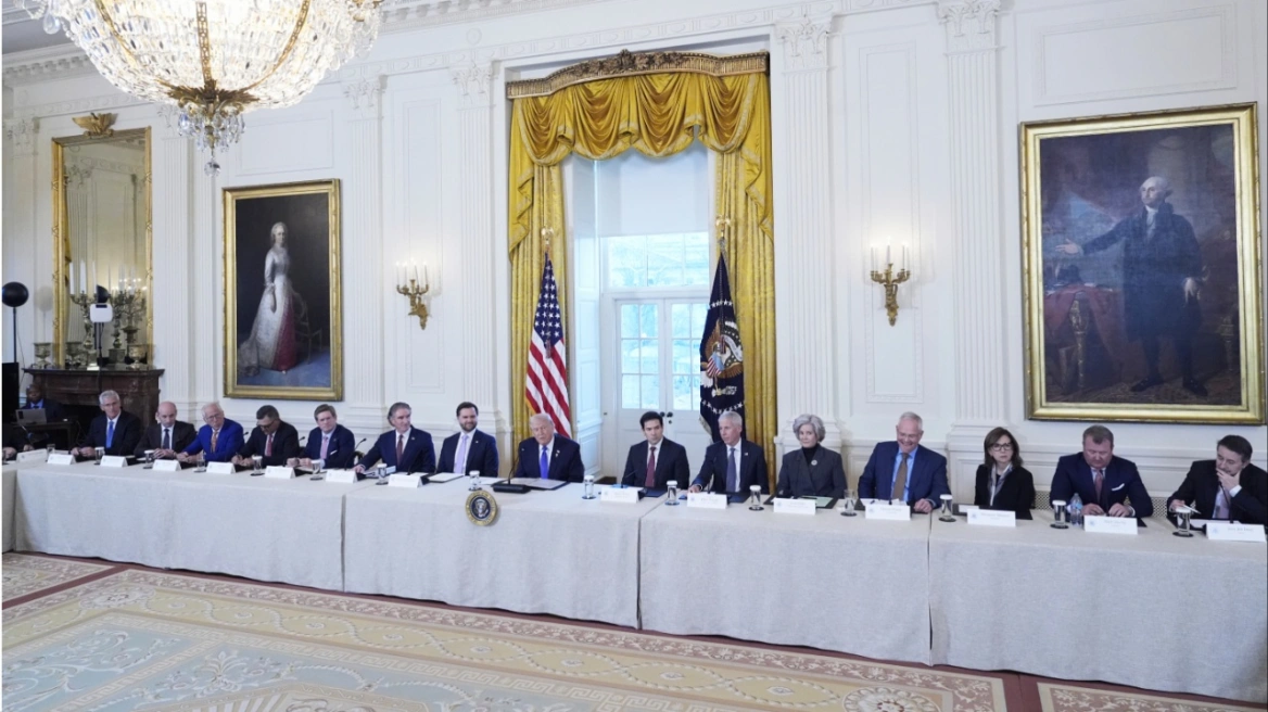 Πρόσκληση Ν.Τραμπ στις αμερικανικές πετρελαϊκές να επενδύσουν στην Βενεζουέλα: «Θα είστε απόλυτα ασφαλείς»