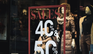 Αύριο κάνουν «πρεμιέρα» οι χειμερινές εκπτώσεις: Ποιες Κυριακές θα είναι ανοιχτά τα καταστήματα