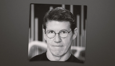 Νεκρός σε τροχαίο στην Καλιφόρνια ο βραβευμένος συνθέτης Γκάι Μουν: Γνωστός για τη μουσική του «Μπομπ Σφουγγαράκη»