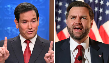 Ο Ντόναλντ Τραμπ πήρε παπούτσια στους Μάρκο Ρούμπιο και Τζέι Ντι Βανς αλλά τους έπεσαν… μεγάλα! (φώτο)