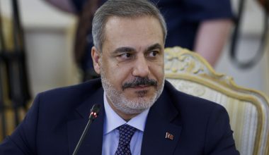 Χ.Φιντάν: «Οι ταραχές στο Ιράν χειραγωγούνται από το Ισραήλ»