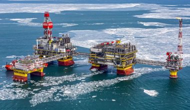 Ουκρανικά drones κτύπησαν τρεις ρωσικές πλατφόρμες γεωτρήσεων στην Κασπία Θάλασσα (βίντεο)