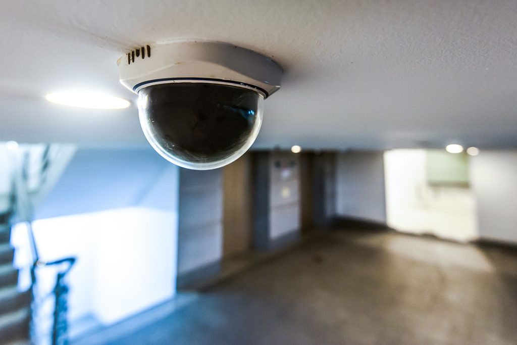 Παράνομη η τοποθέτηση καμερών από ενοίκους σε κοινόχρηστους χώρους πολυκατοικιών