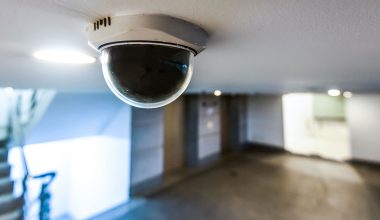 Παράνομη η τοποθέτηση καμερών από ενοίκους σε κοινόχρηστους χώρους πολυκατοικιών