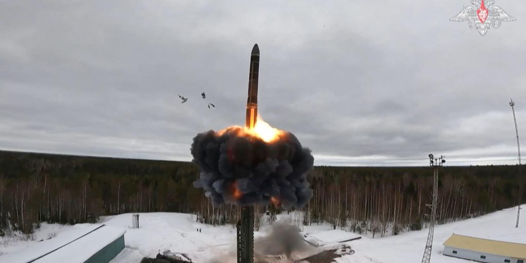 L.Wilkerson: «Ένας Oreshnik μπορεί να διαλύσει αμερικανικό αεροπλανοφόρο με 5.000 στρατιώτες σε 30 δευτερόλεπτα»!