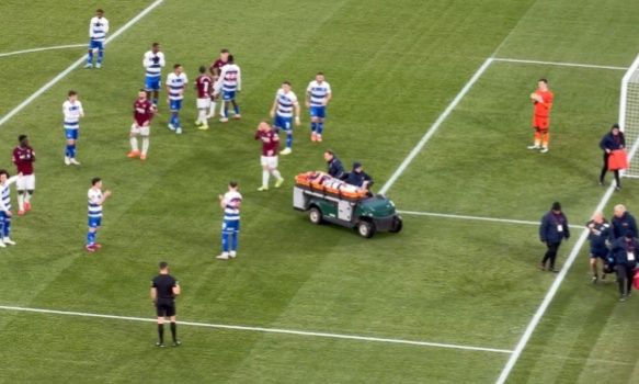 Aτύχημα για τον Ν.Μαυροπάνο στον αγώνα Γουέστ Χαμ – ΚΠΡ: Aποχώρησε με φορείο μετά από τραυματισμό στο κεφάλι