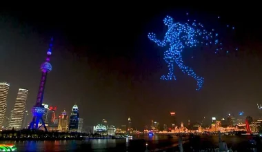 Θεαματική επίδειξη στoν ουρανό της Σανγκάης με 65.000 drones: Δείτε εικόνες