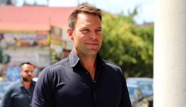 Σ.Κασσελάκης: «Έχασα μια κομματική μάχη σε ένα μπουζουξίδικο με μπράβους της νύχτας»