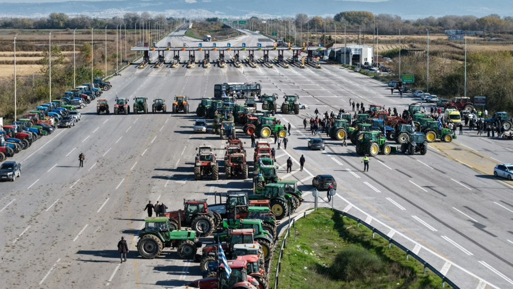 Οι αγρότες από το μπλόκο της Νίκαιας λένε «όχι» στη συνάντηση με τον Κ.Μητσοτάκη