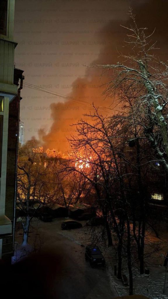 Η Ρωσία εξαπέλυσε νέα μαζικά πλήγματα κατά του Κιέβου: Στις φλόγες η ουκρανική πρωτεύουσα (βίντεο)