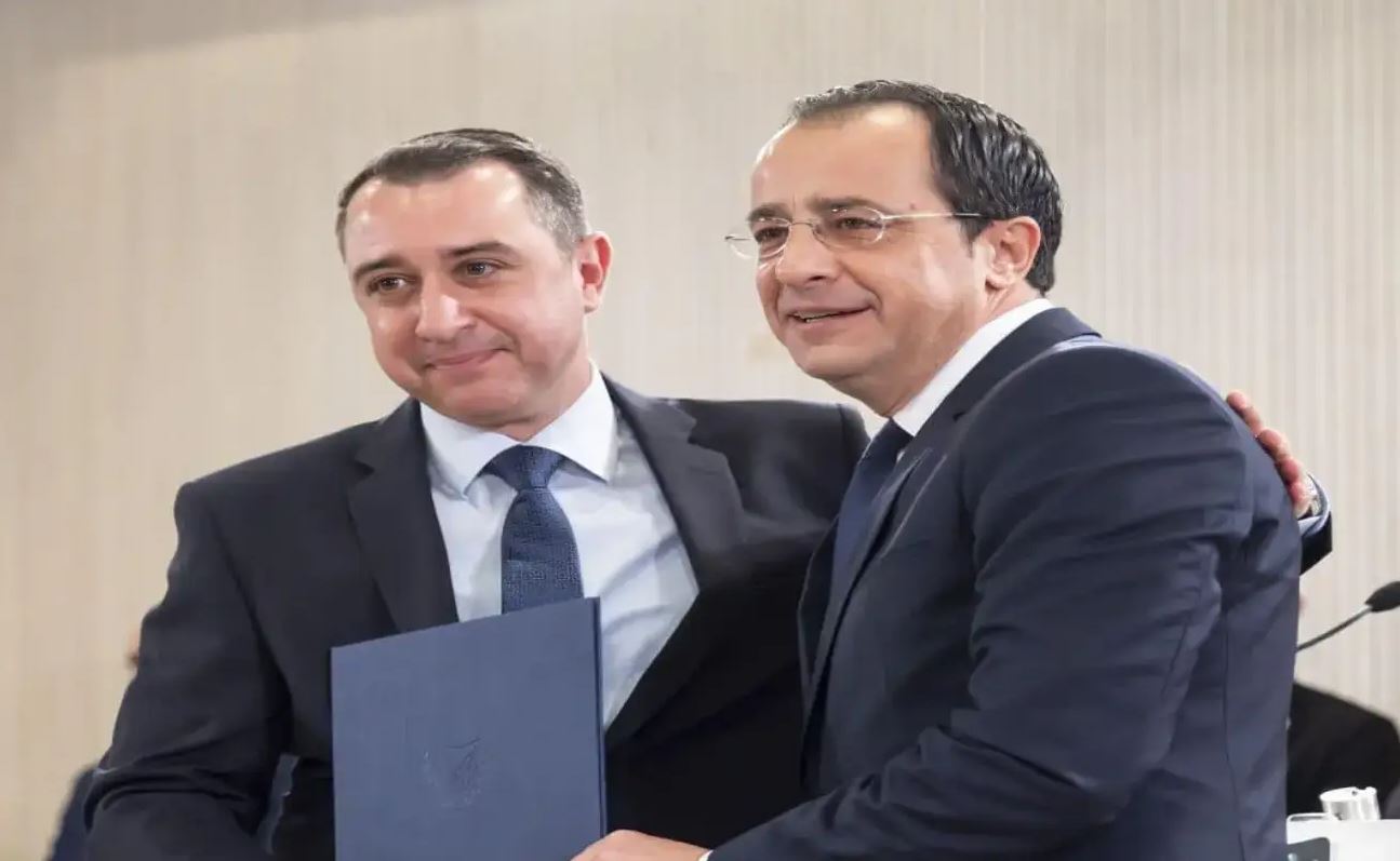 Κύπρος: O X.Xαραλάμπους παραιτήθηκε από διευθυντής του γραφείου του Ν.Χριστοδουλίδη μετά το βίντεο με τις μίζες