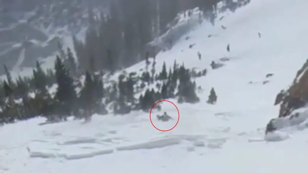 Βίντεο: H στιγμή που σκιέρ παρασύρονται από χιονοστιβάδα σε εθνικό πάρκο στο Κολοράντο