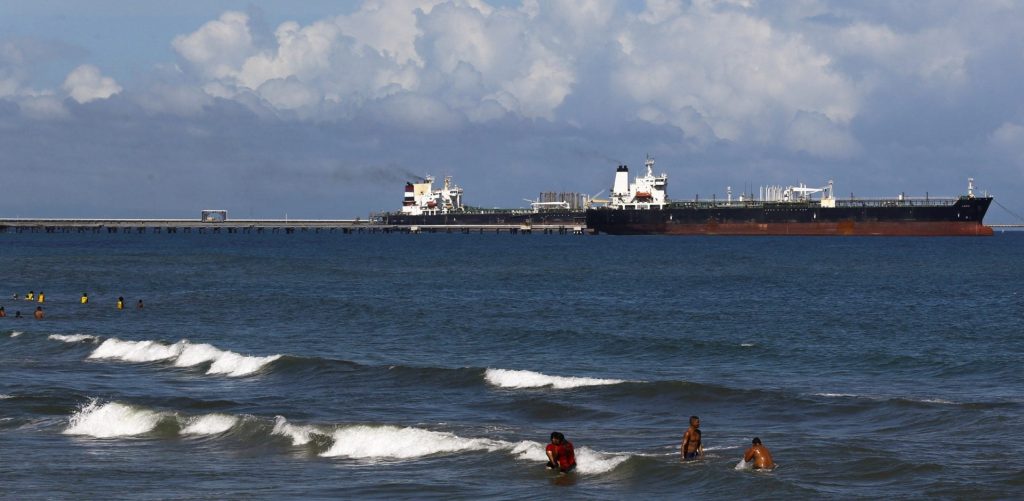 Δύο κινεζικά τάνκερ έκαναν αναστροφή λίγο πριν φτάσουν στη Βενεζουέλα – Επιστρέφουν στην Ασία