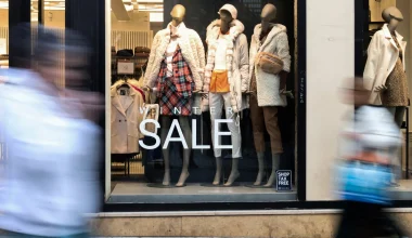 Από σήμερα ξεκινούν και επίσημα οι χειμερινές εκπτώσεις: Τι πρέπει να προσέχουν οι καταναλωτές