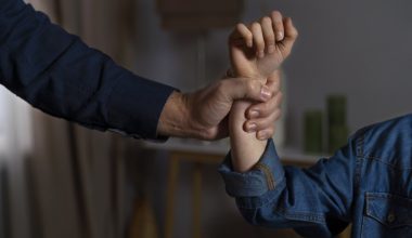 Ηράκλειο: Χειροπέδες σε μητέρα μετά από καταγγελία του 11χρονου γιου της για ενδοοικογενειακή βία