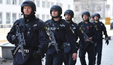 Βερολίνο: Συνέλαβαν Ουκρανούς για τρομοκρατικές επιθέσεις αλλά κατηγορούν  τη… Ρωσία