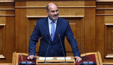 «Έχετε καταλάβει ότι μιλάτε με βουλευτή»: Επεισόδιο μεταξύ του Δ.Μαρκόπουλου και αγρότη από το Κάστρο