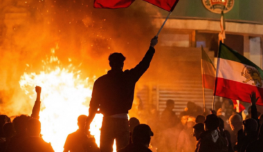 Το Ιράν θα εκτελέσει δι’ απαγχονισμού 26χρονο διαδηλωτή: «Του επιβλήθηκε θανατική ποινή» (φώτο)