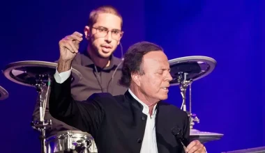 Χ.Ιγκλέσιας: Δύο γυναίκες πρώην υπάλληλοί του τον κατηγορούν για σεξουαλική παρενόχληση