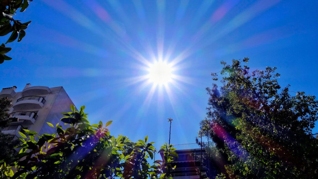 Καιρός: Aίθριος αύριο με λίγες τοπικές νεφώσεις – Άνοδο θα σημειώσει η θερμοκρασία