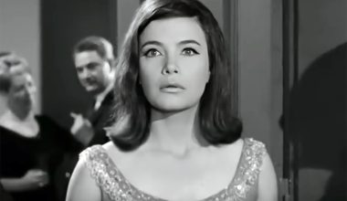 Η αδημοσίευτη φωτογραφία της Τ.Καρέζη στο αεροδρόμιο του Ελληνικού (φώτο)