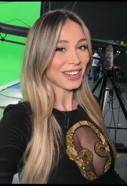 Η «καυτή» Ντιλέτα Λεότα κατάφερε πάλι να «κλέψει« πάλι την παράσταση από τους ποδοσφαιριστές