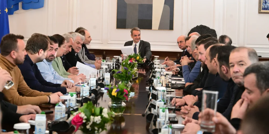 Ολοκληρώθηκε η συνάντηση του Κ.Μητσοτάκη με τους εκπροσώπους των αγροτών: Διήρκησε πάνω από 3 ώρες