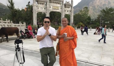 Το Fatsabook προσγειώνεται στο Χονγκ Κονγκ – Απόψε στις 22:00 στο Εxtra PRONEWS