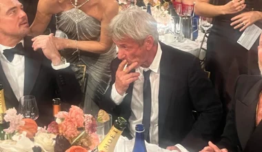 Μερακλής ο Σον Πεν: Άναψε τσιγάρο μέσα στην αίθουσα τελετής των Χρυσών Σφαιρών